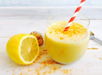 7 Things to Add to Your Smoothie For Clearer Skin