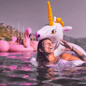 http://weheartit.com/entry/191017998/search?context_type=search&context_user=bubbleguumm&page=9&query=unicorns