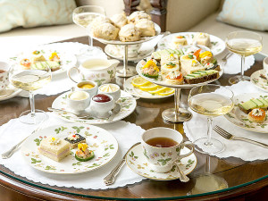 http://greatideas.people.com/2014/01/03/downton-abbey-watch-party-tea-scones-season-4/