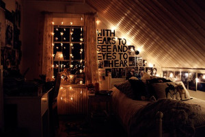 Pinterest Inspiration: 9 Dazzling Christmas Light Room Setups